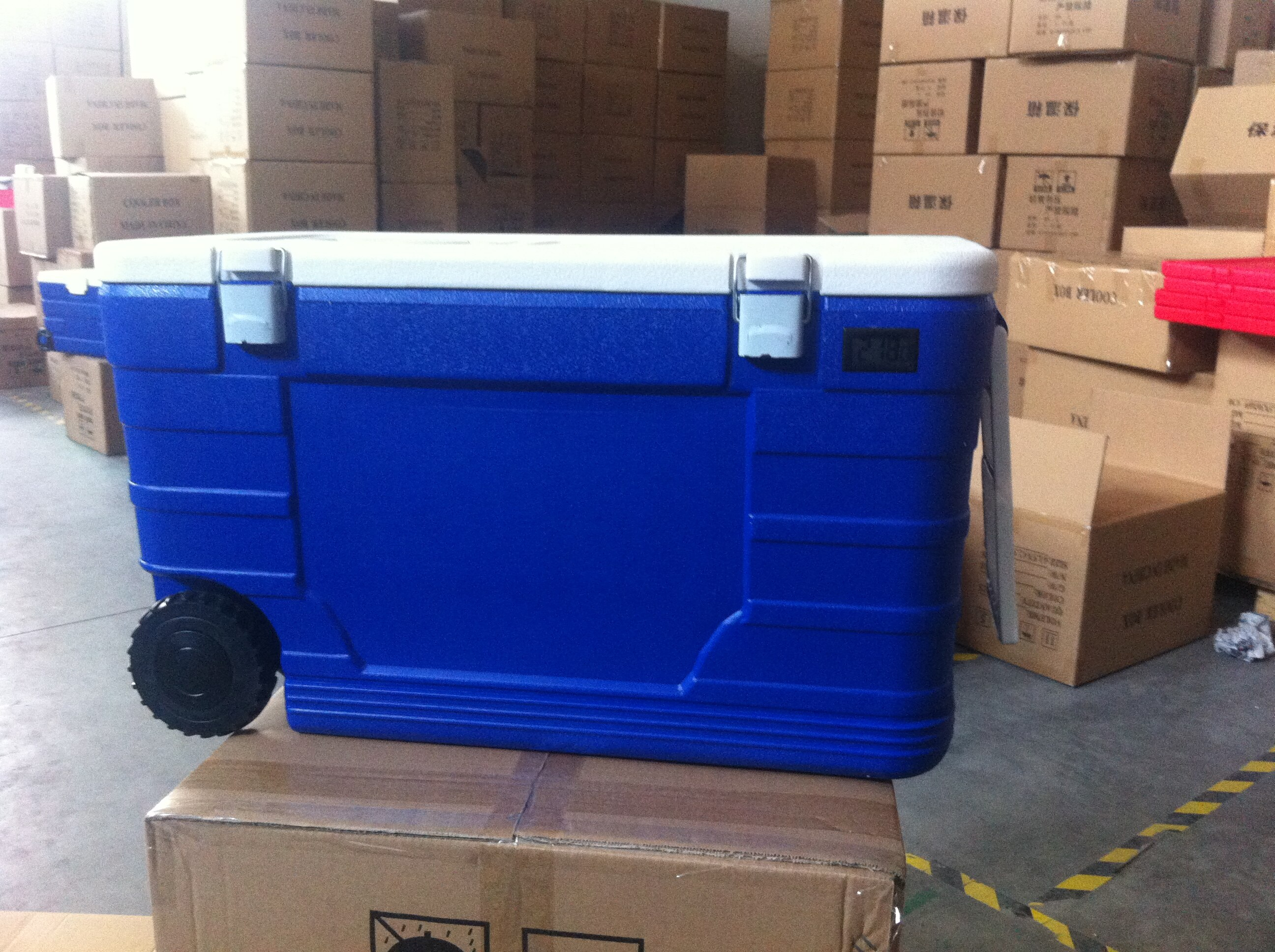 52 Liters With Wheels Holding Fishing Box Freezer Food Storage Bins inside measurements 2592 X 1936