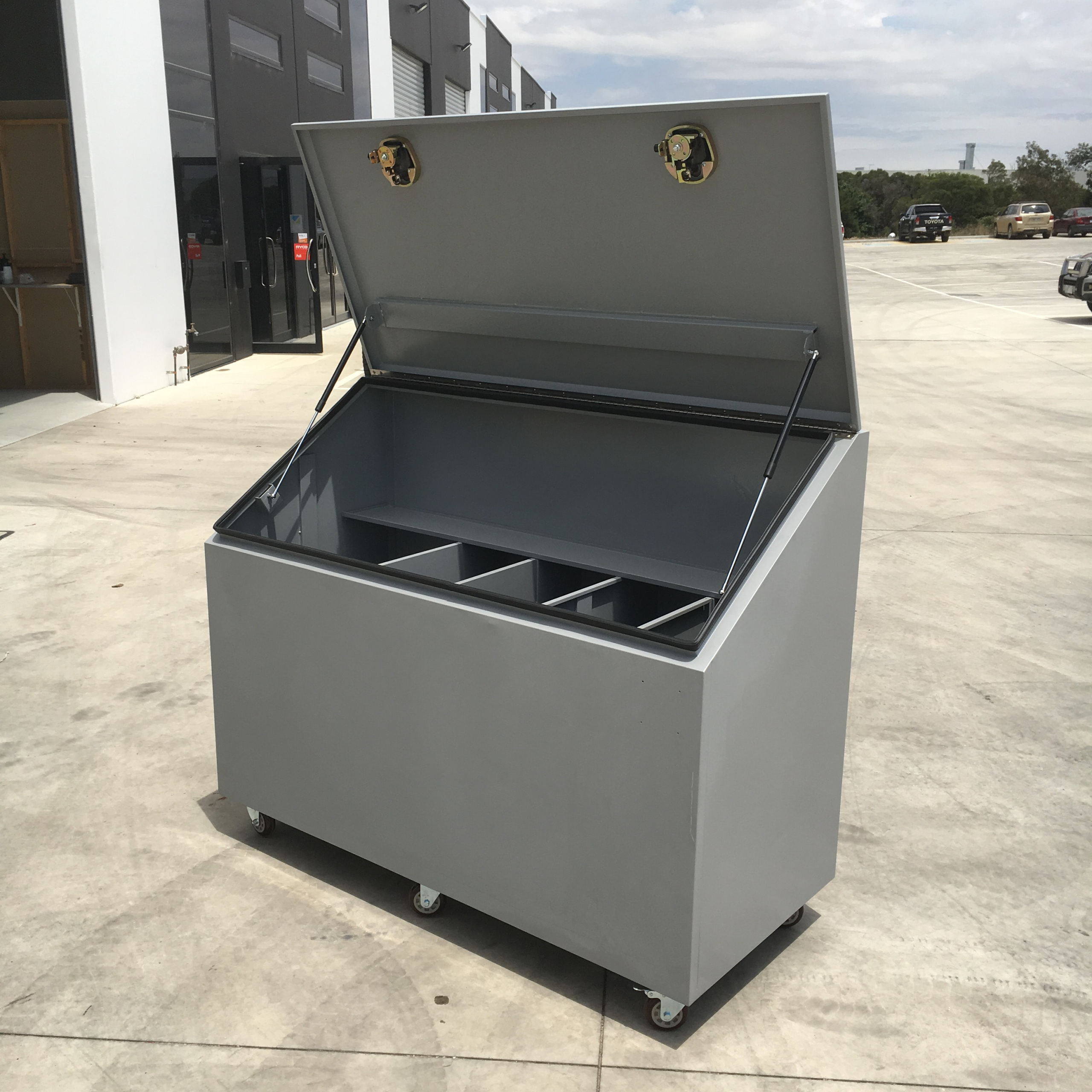 Horse Feed Bin Mfb1600 with sizing 2560 X 2560