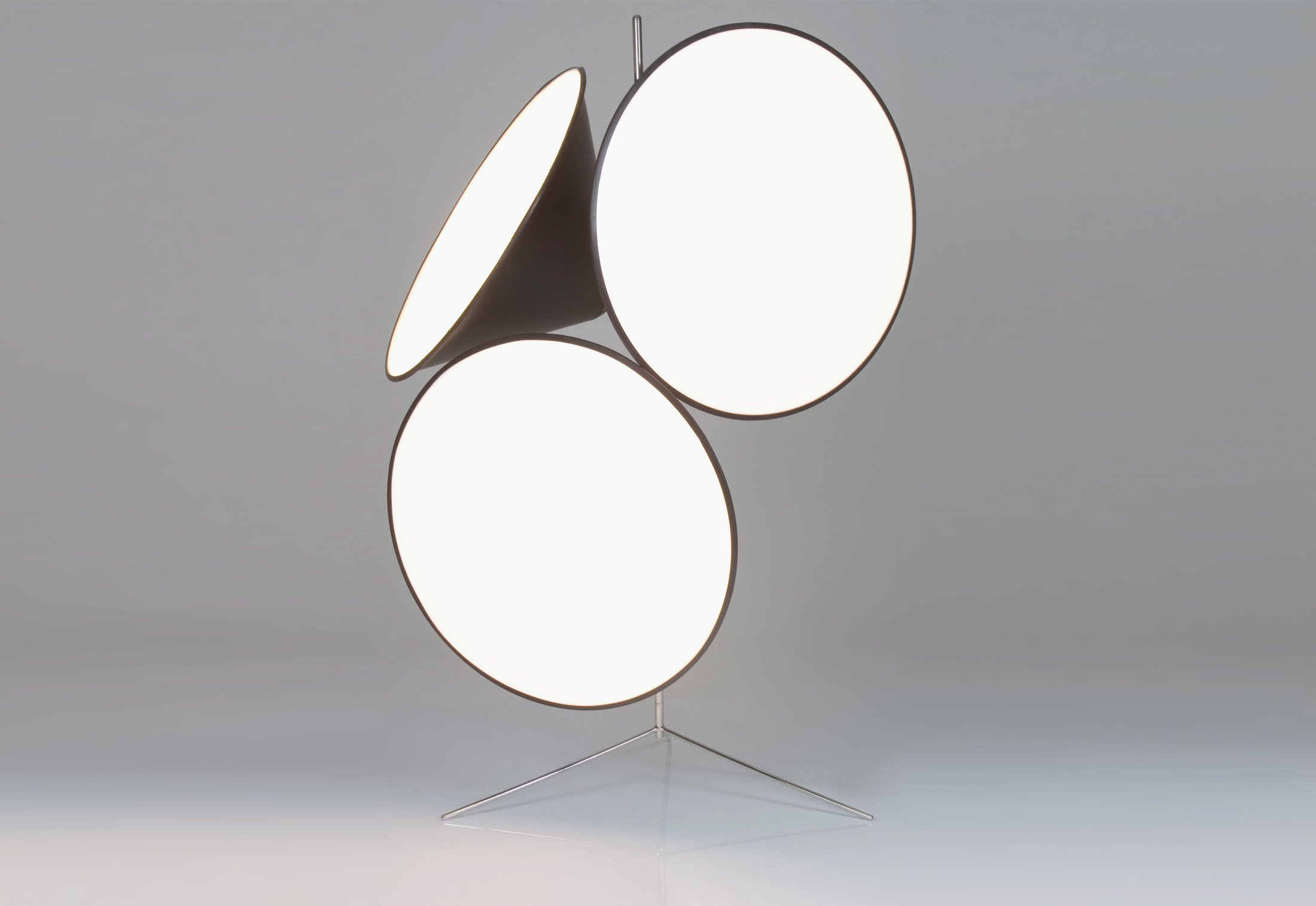 Cone Light Stand Von Tom Dixon Stylepark within size 2200 X 1515