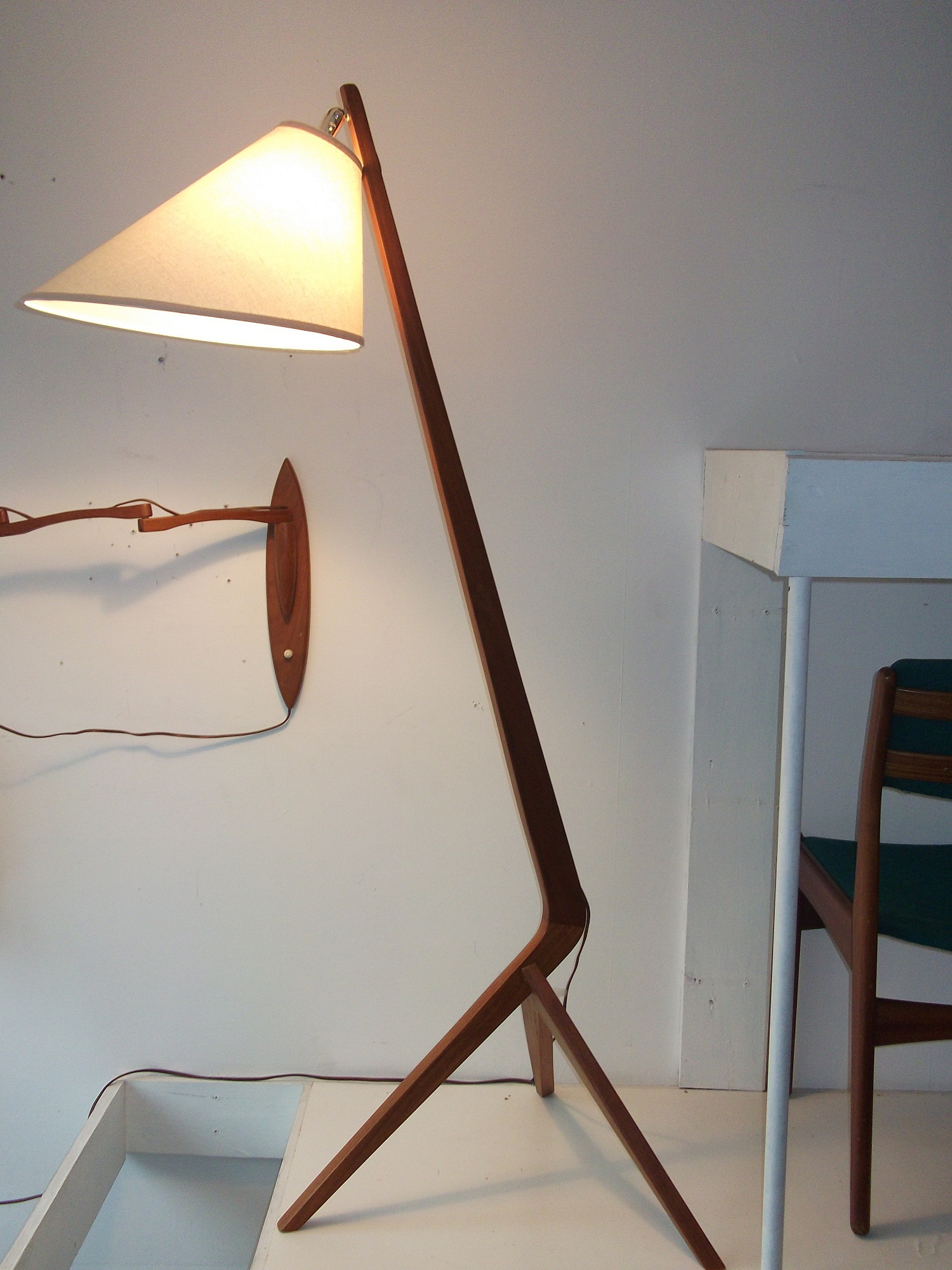 Decorating Your Home With Mid Century Modern Floor Lamps regarding size 1500 X 2000