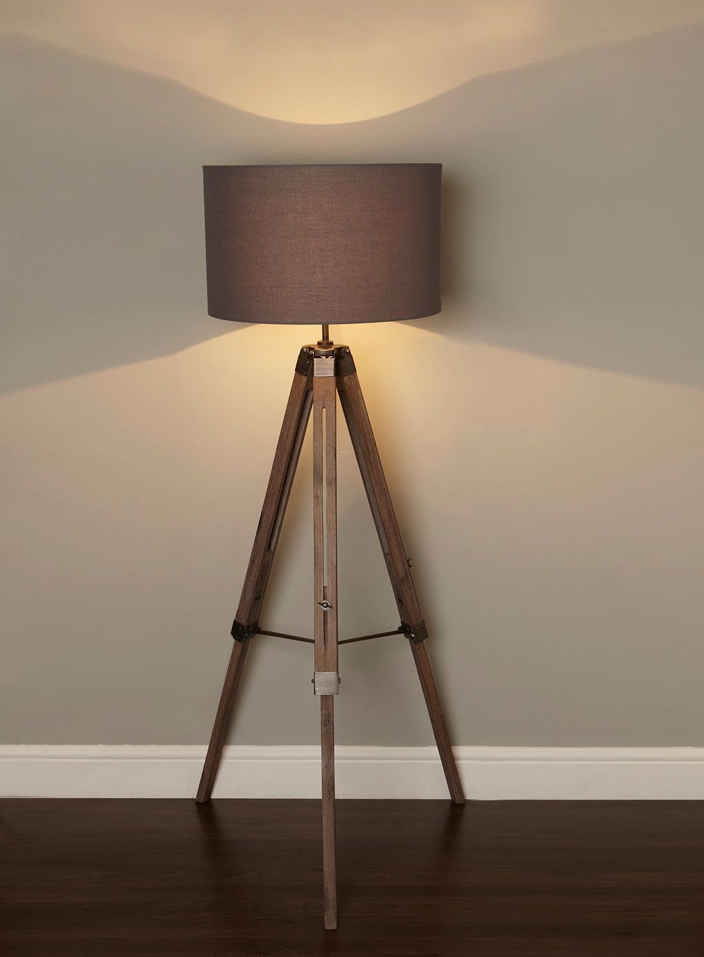 Harley Tripod Floor Lamp Can Be Adjusted In Hight Plus Has with regard to measurements 1020 X 1386