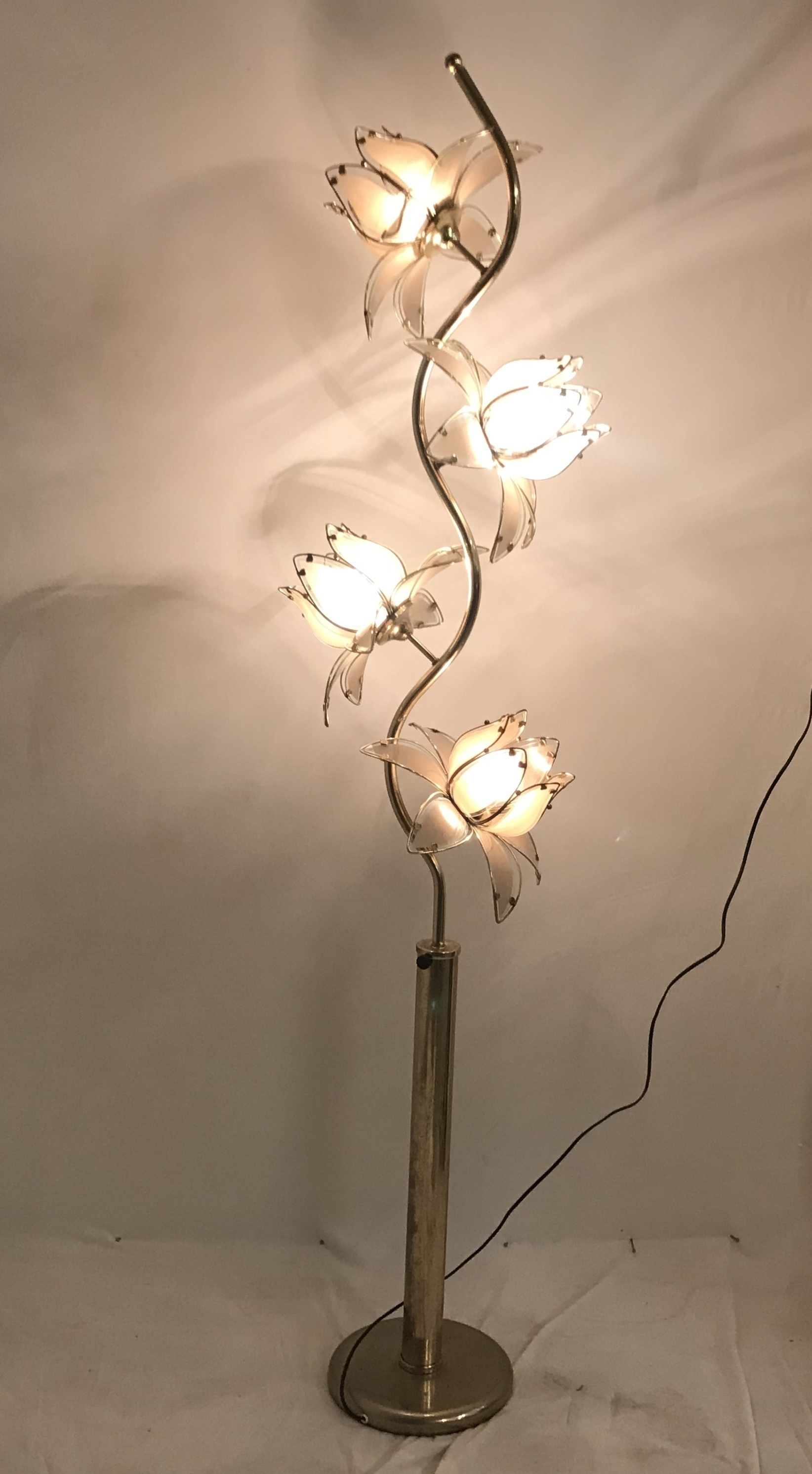Midcentury Italian Flower Floor Lamp for measurements 1644 X 2982