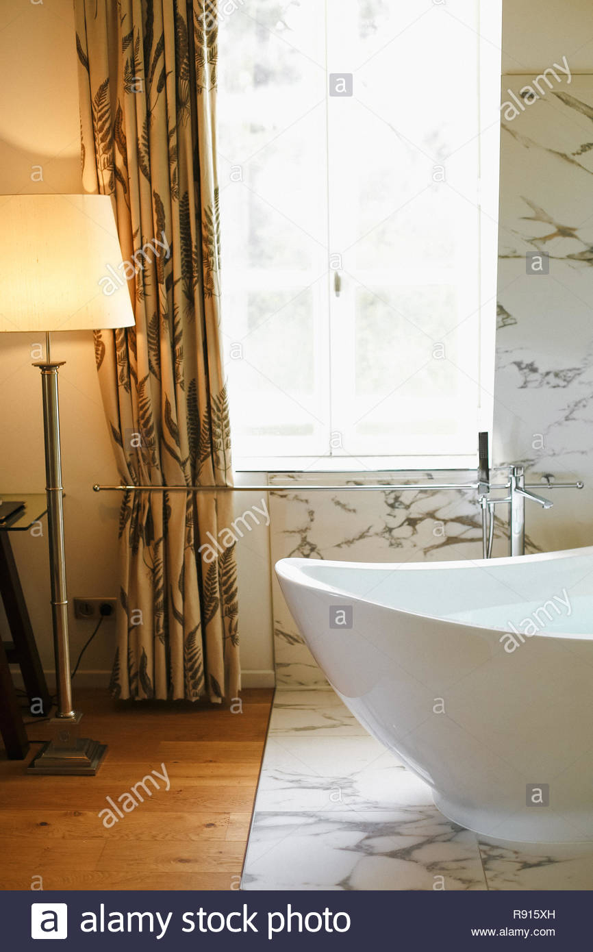 Modern Bathroom Illuminated With Floor Lamp And Marble Wall with regard to proportions 866 X 1390