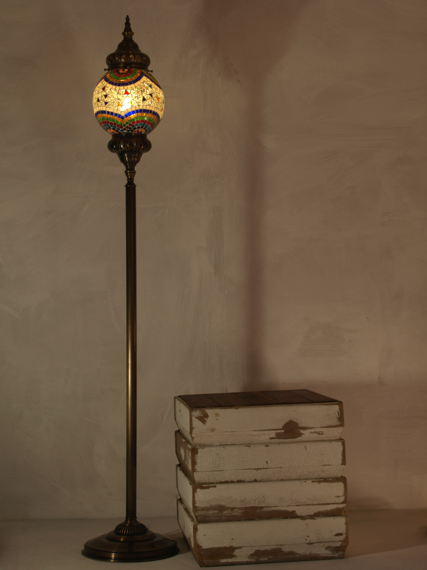 Stylish Old World Floor Lamp Design L A 7225 Antique Gold in proportions 1368 X 1824