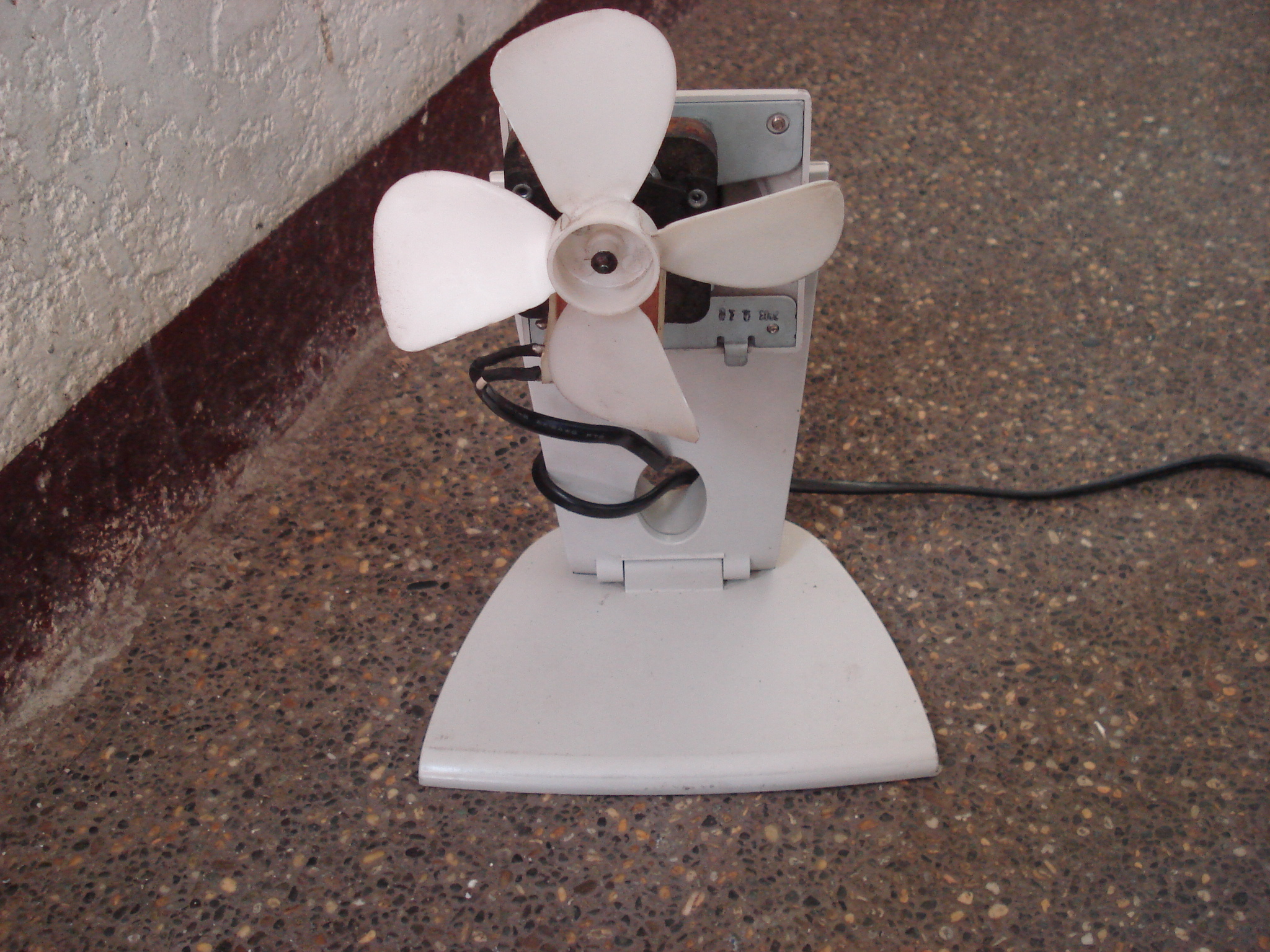 Build A Small Electric Fan From A Scrap Microwave Oven 3 inside proportions 2048 X 1536