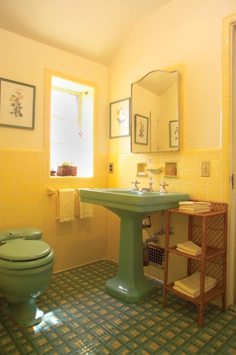 Colorful Old House Bathrooms Salle De Bains Jaune Salle inside sizing 800 X 1200