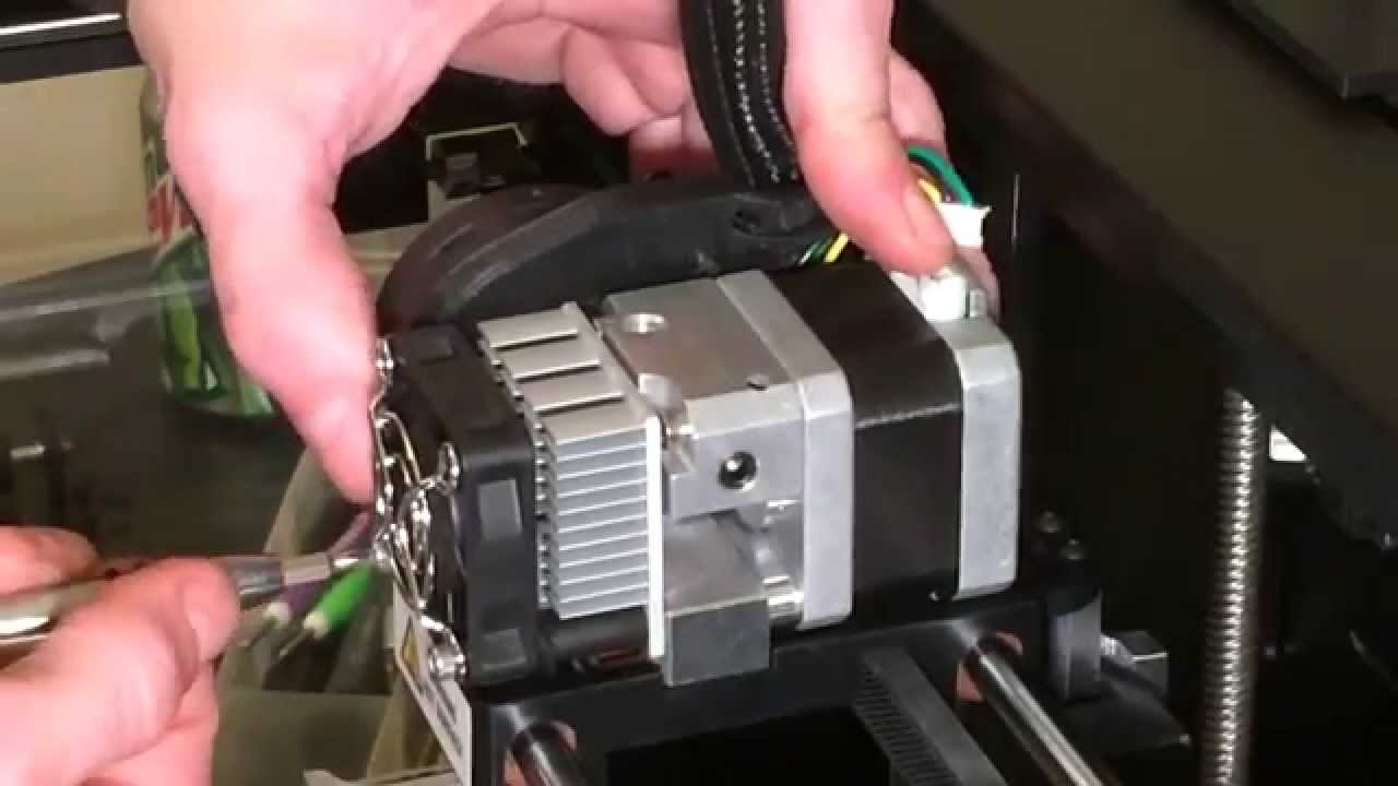 Installing The 3in1 Extruder Replicator 22x inside size 1280 X 720