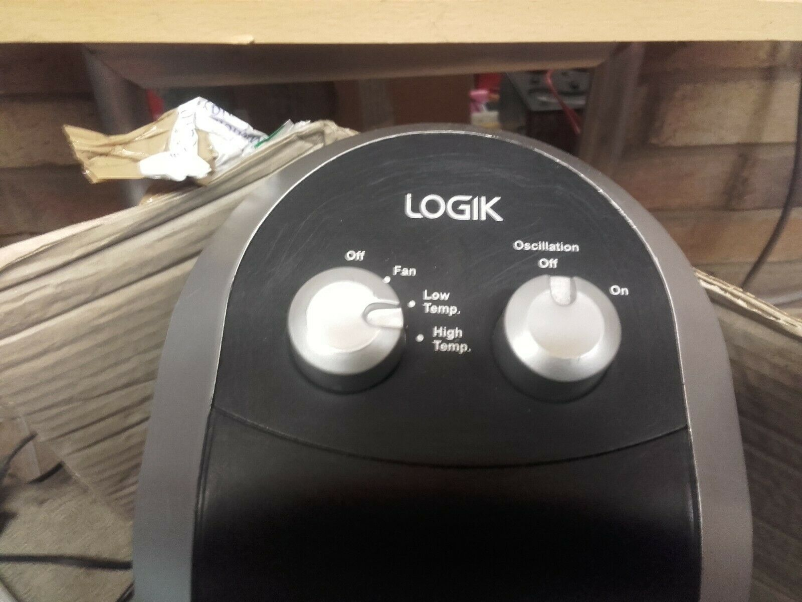 Logik L20cth18 Portable Hot Cool Ceramic Fan Heater Black Silver 19 in sizing 1600 X 1200