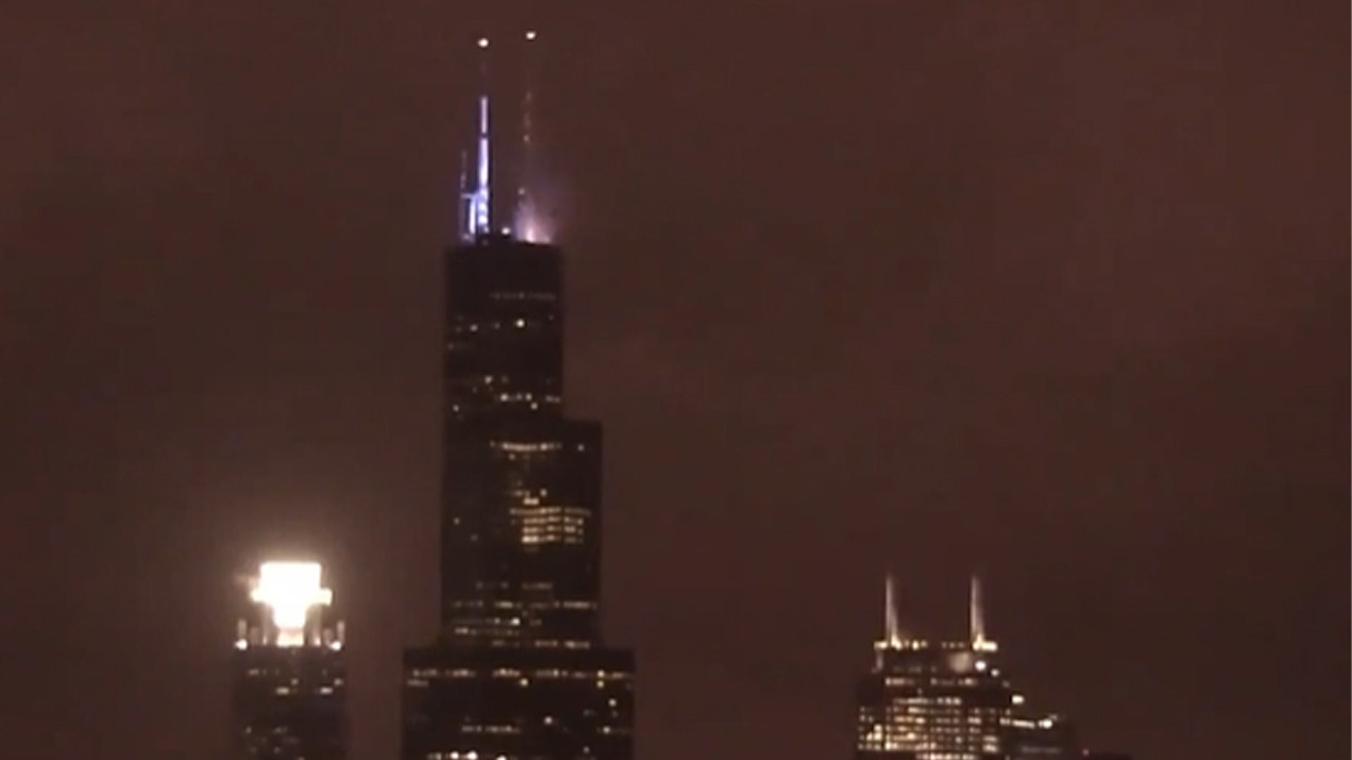 Willis Tower Lit In Purple And Gold For Kobe Bryant with regard to size 1214 X 683
